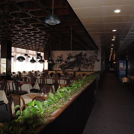 Hotel Labe Pardubice Bagian luar foto