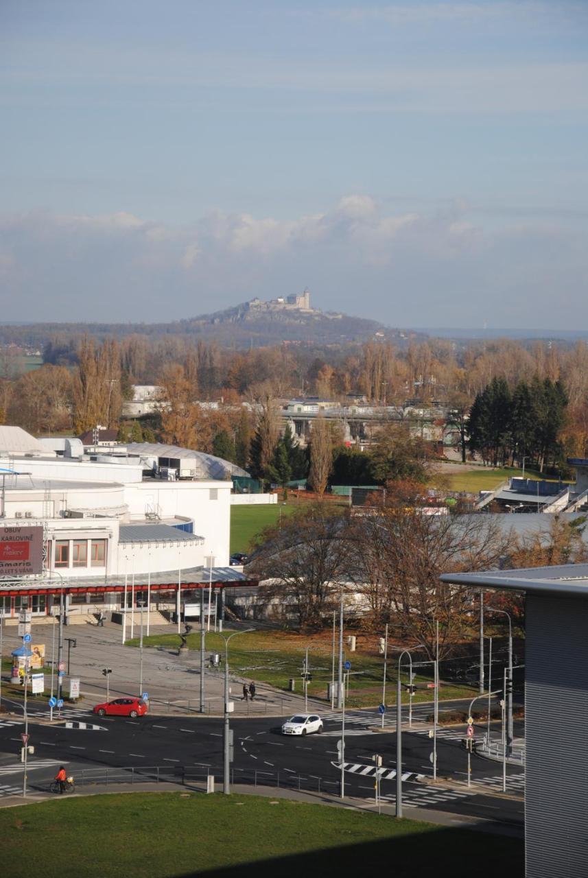 Hotel Labe Pardubice Bagian luar foto