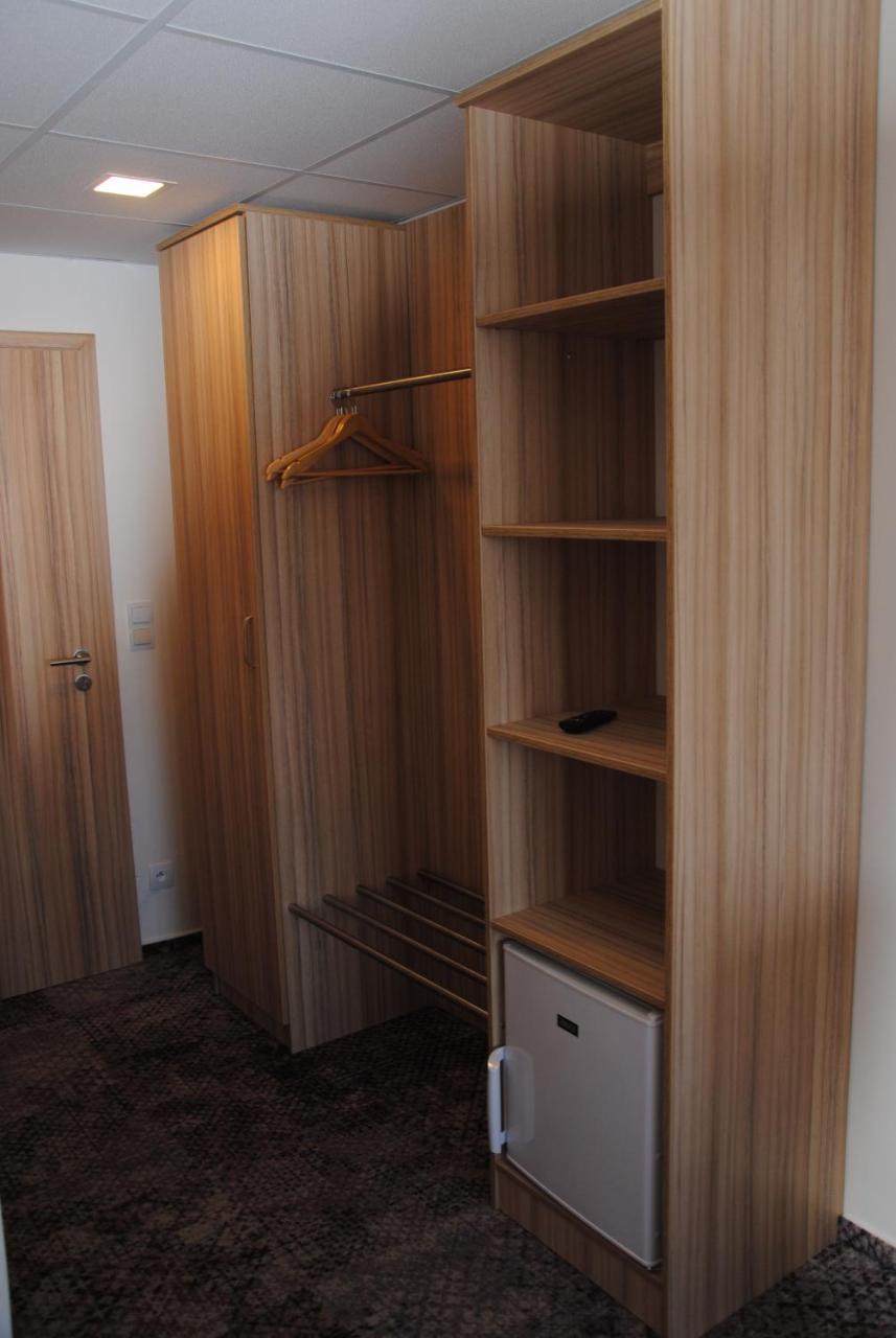 Hotel Labe Pardubice Bagian luar foto